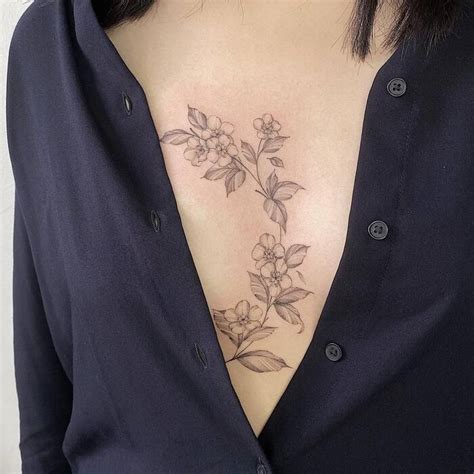 small rose tattoo between breast|Sternum Tattoo Ideas That Will Make You Want A Tattoo。